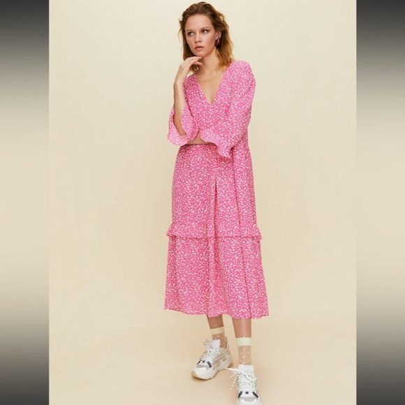 Aritzia Dresses & Skirts - ❗️SOLD❗️Aritzia Little Moon Floral Spritz Dress Size S